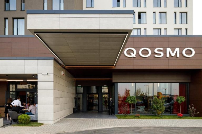 Hotel QOSMO